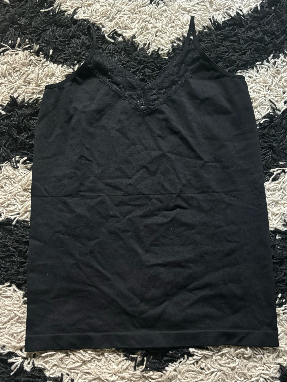 Jennifer Lauren Seamless Lace Hem V-Neck Black Tank Top